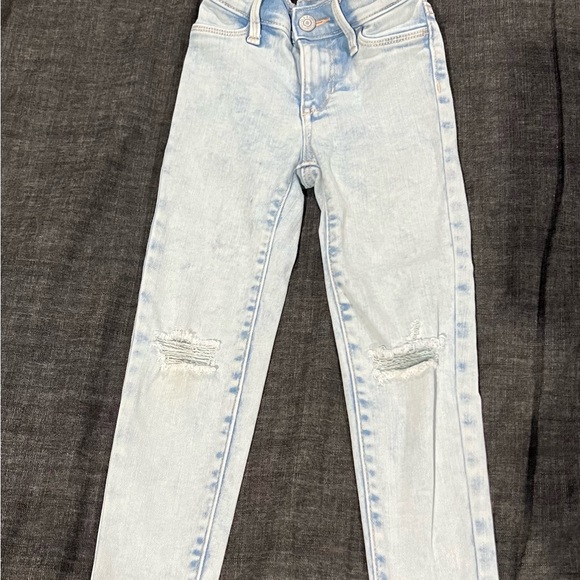 4 pairs of little girls size 5 skinny jeggings. All in near perfect condition. - Picture 3 of 14